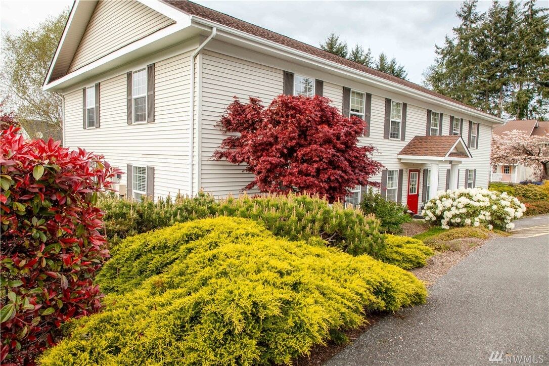 Property Photo:  500 Creekside Terr 101  WA 98260 