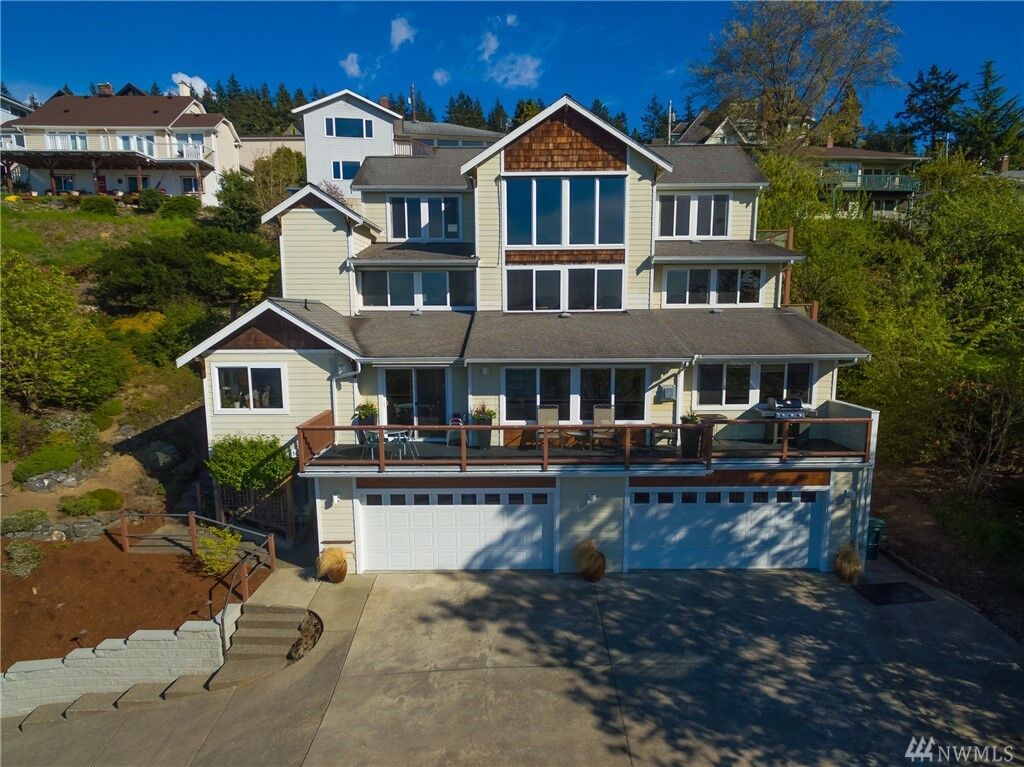 Property Photo:  106 N State St  WA 98225 