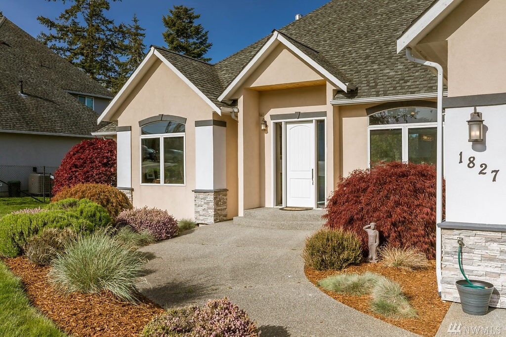Property Photo:  1827 SW Waterside Ct  WA 98277 