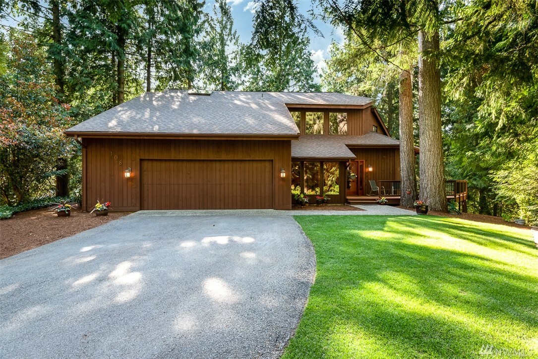 Property Photo:  108 206th Ave NE  WA 98074 