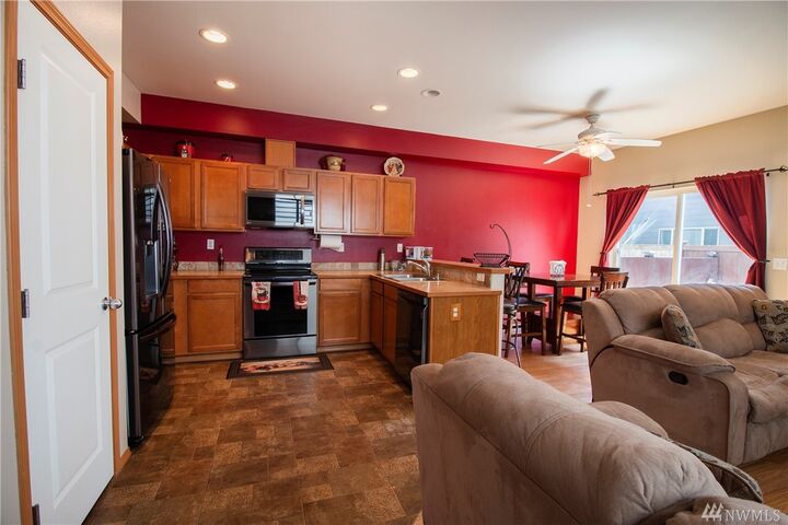 Property Photo:  370 NE Miramar Cir  WA 98311 