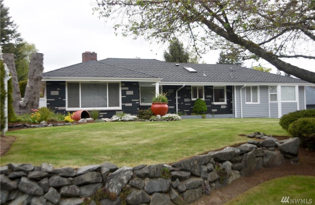 Property Photo:  717 48th St SE  WA 98203 