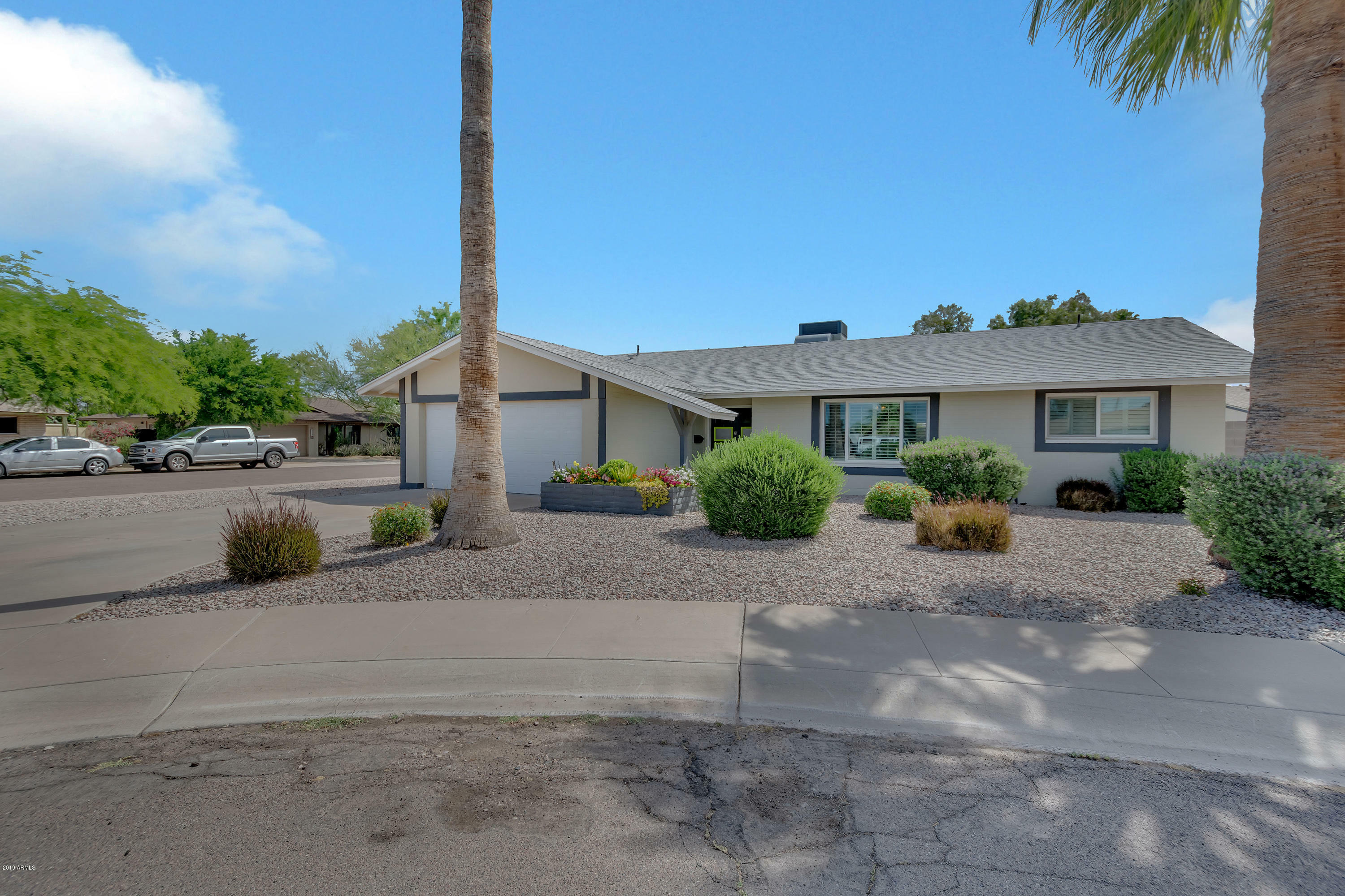 Property Photo:  1193 E Diamond Drive  AZ 85283 