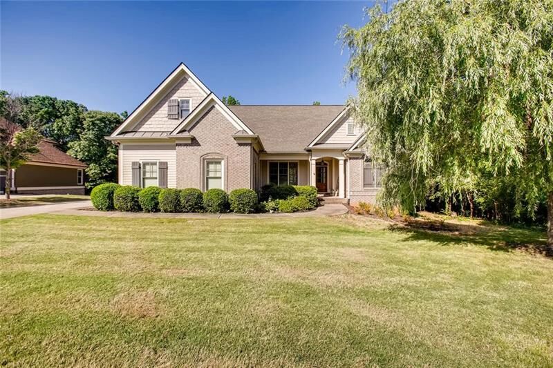 Property Photo: 100 Autumn Glen Drive 30188