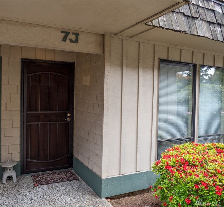 Property Photo:  12600  4th Avenue W 7J  WA 98204 