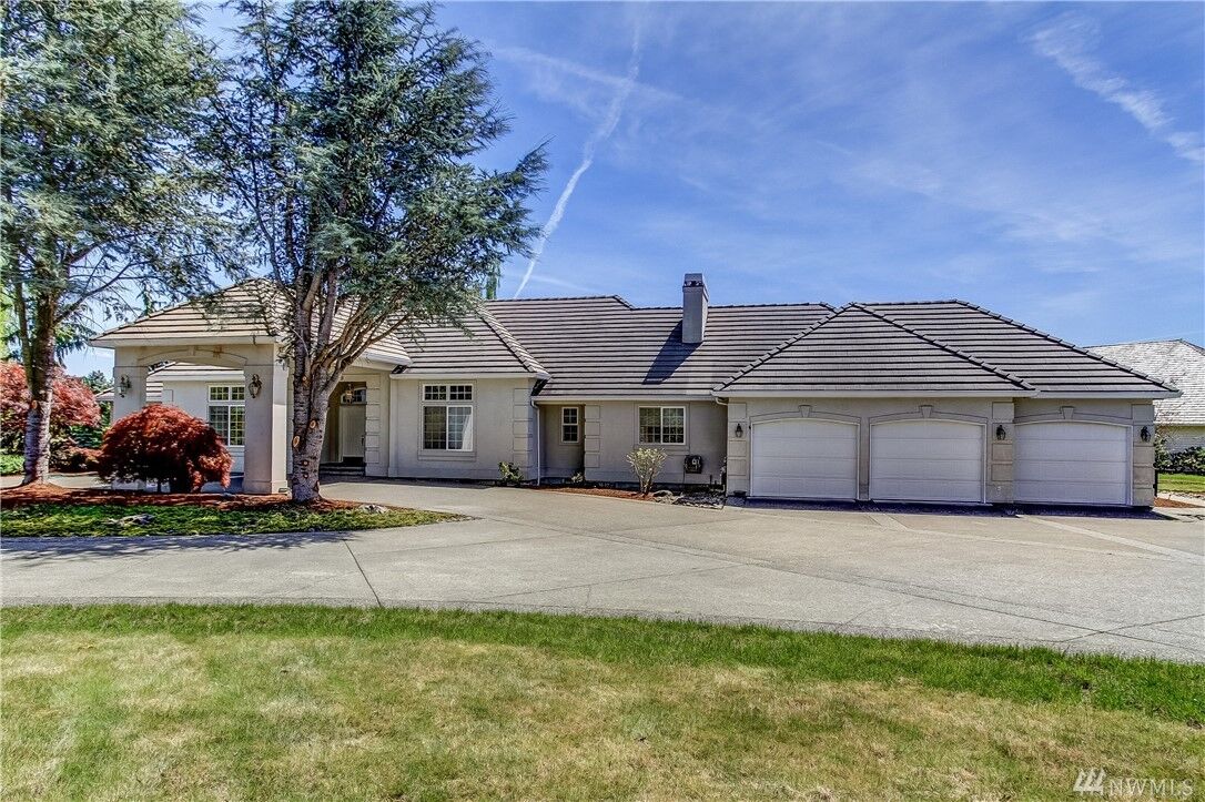 Property Photo:  8009 224th Ave E  WA 98321 