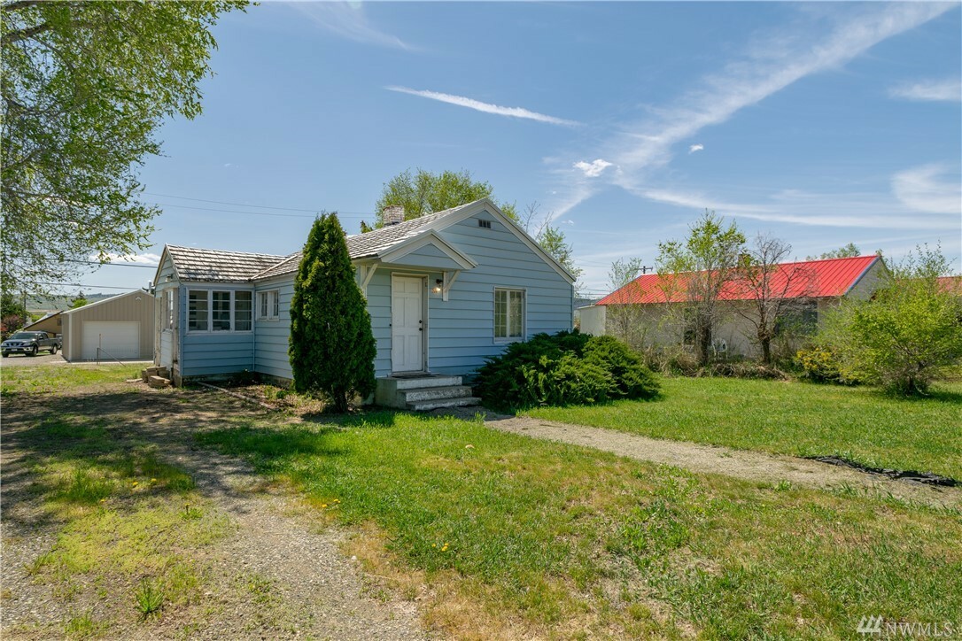 Property Photo: 204 W Locust St WA 98858
