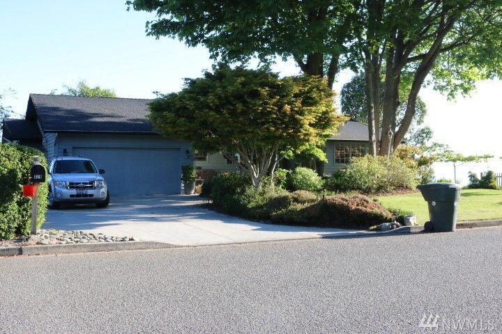 Property Photo:  620 Milwaukee Dr  WA 98363 