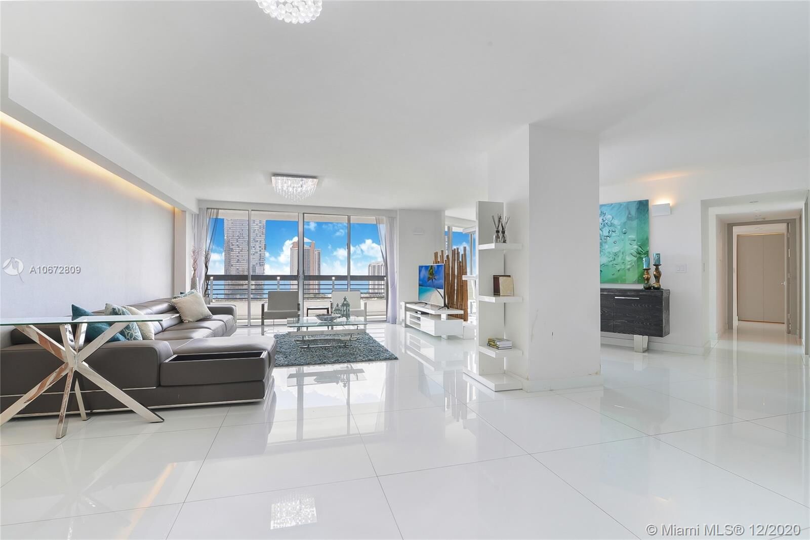 Property Photo: 19195 Mystic Pointe Dr 2107 FL 33180