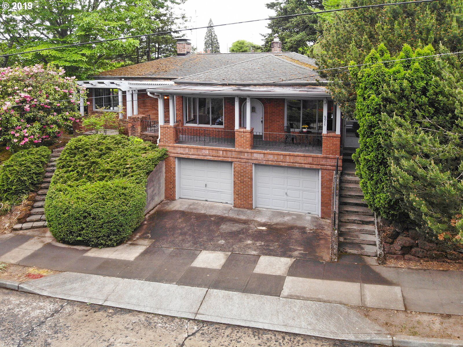 Property Photo:  6015 SE Salmon St  OR 97215 