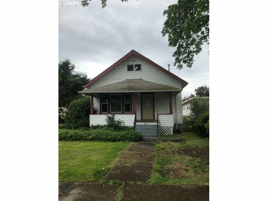 Property Photo: 588 Scarbrough Ave OR 97426