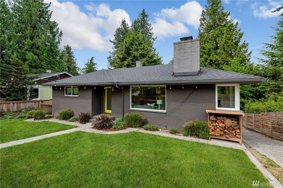 Property Photo:  9551 48th Avenue NE  WA 98115 