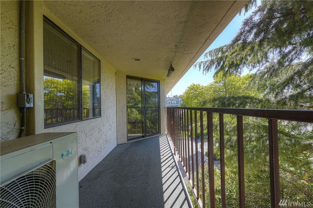 Property Photo: 909 N I Street 404 WA 98403