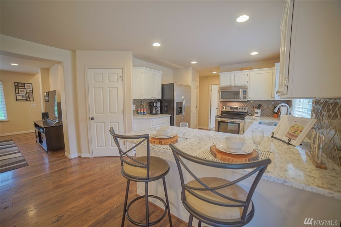 Property Photo: 5707 S 294th Place WA 98001