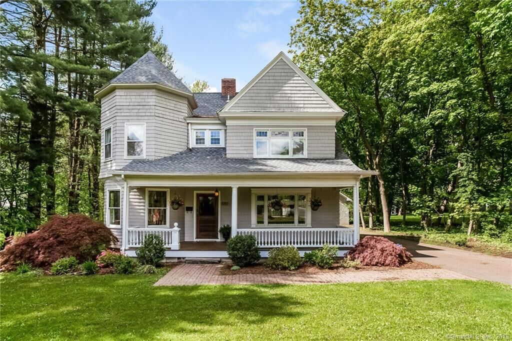 Property Photo:  1092R Farmington Avenue  CT 06107 