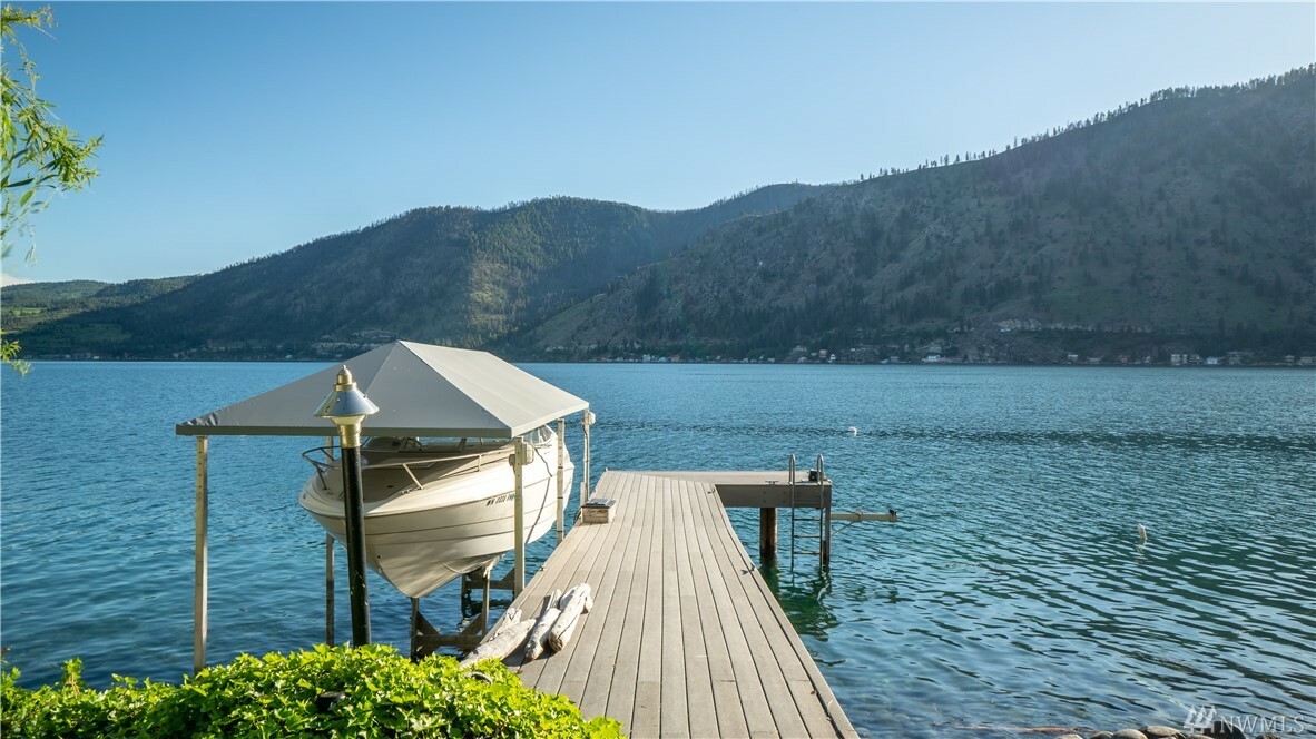 Property Photo:  3501 Chelan Blvd  WA 98831 