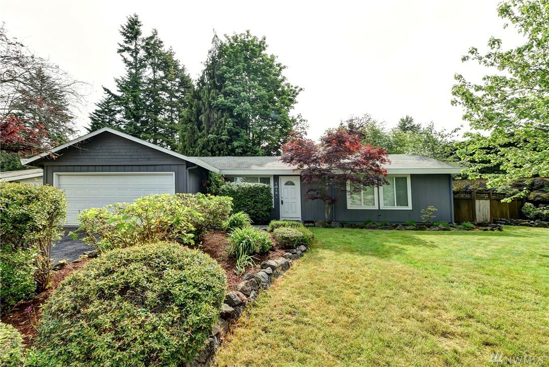 Property Photo:  1916 Aberdeen Ave SE  WA 98055 