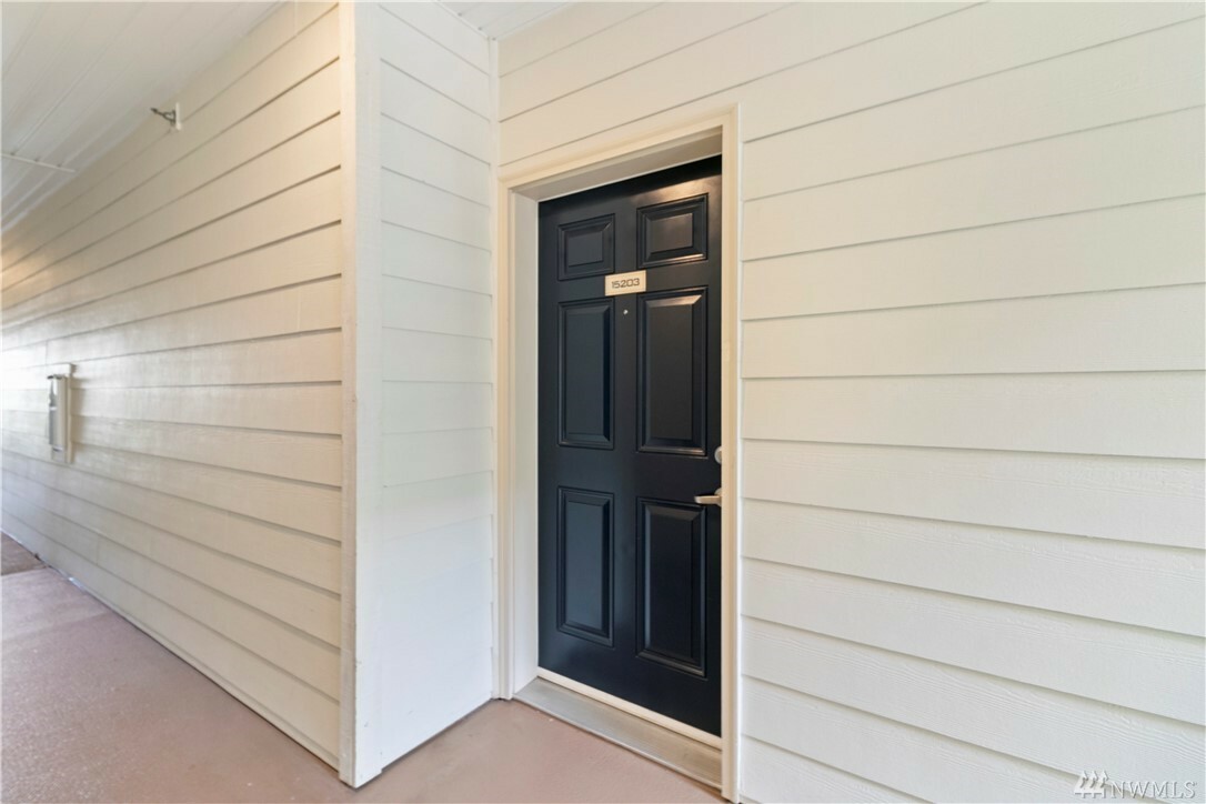 Property Photo: 15026 40th Ave W 15203 WA 98087