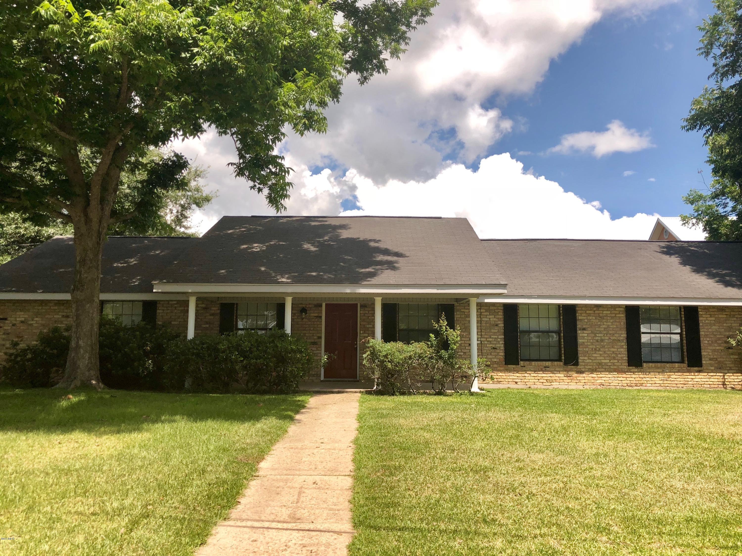 Property Photo:  953 N Shore Drive  MS 39532 