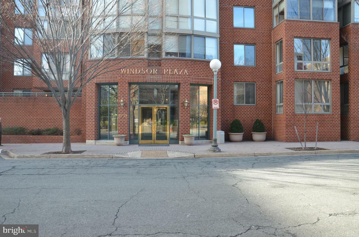 Property Photo: 1050 N Taylor Street 1-105 VA 22201