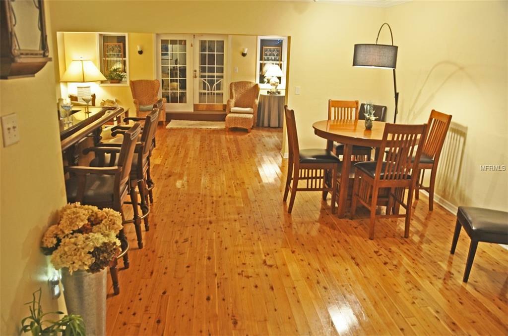 Property Photo: 5207 10th Avenue Drive W FL 34209