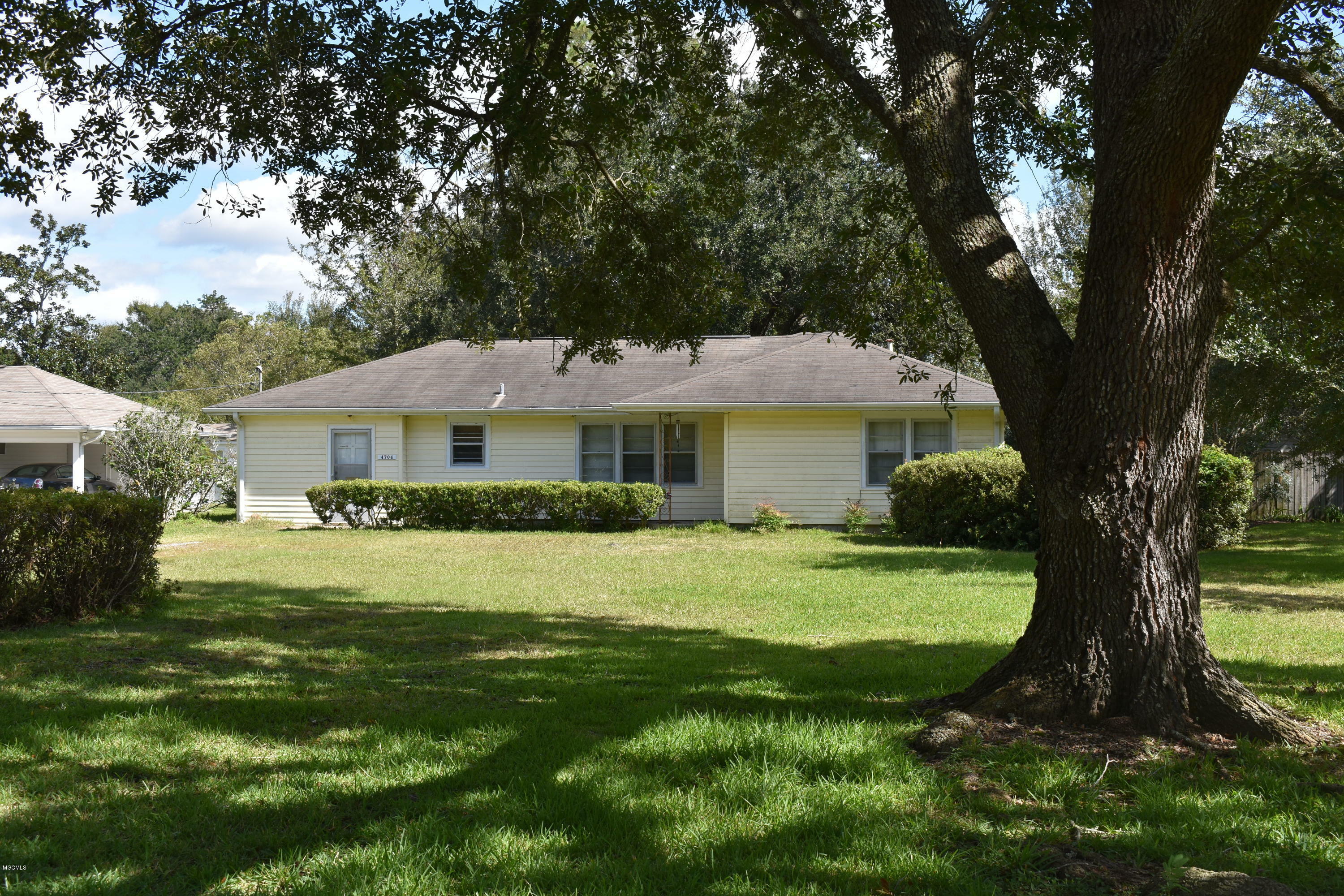 Property Photo: 4704 Jefferson Avenue MS 39507