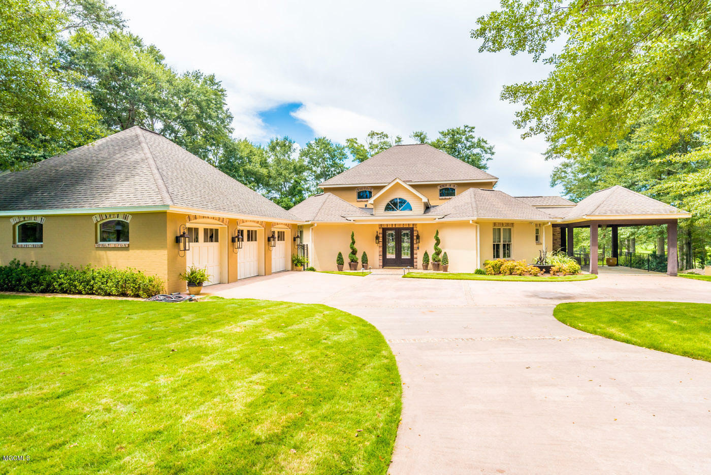 Property Photo: 17565 Lake Breeze Drive MS 39574