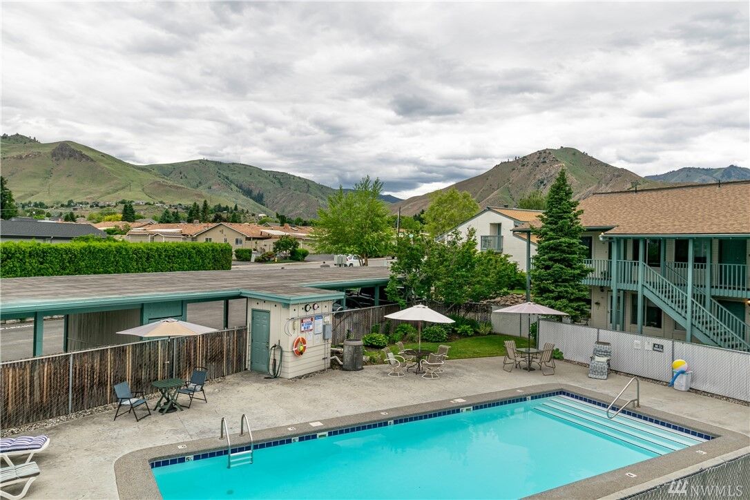 Property Photo:  10 S Cove 28  WA 98801 