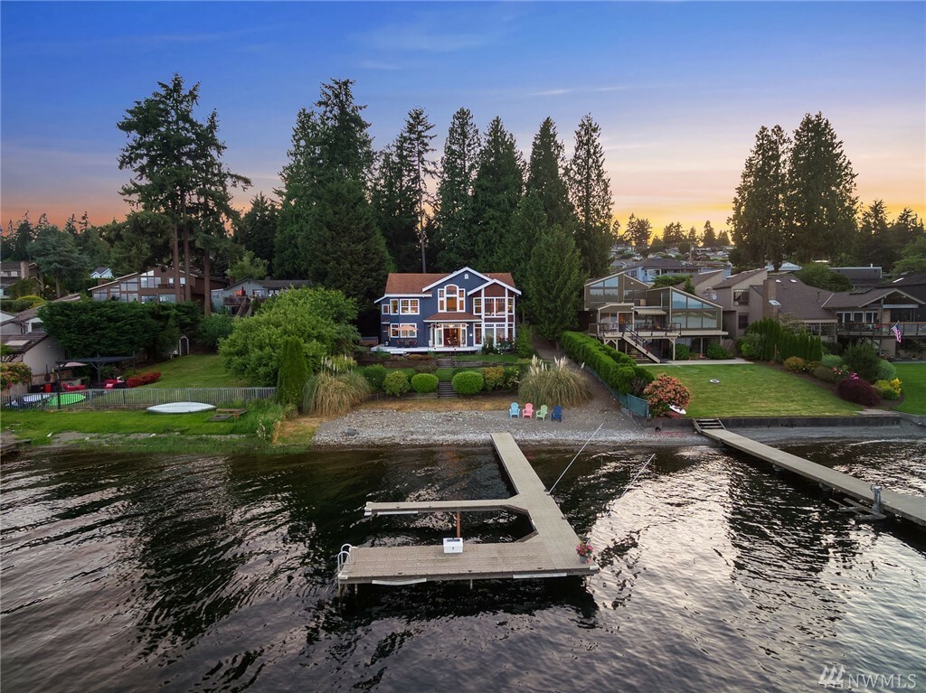 Property Photo:  2824 W Lake Sammamish Pkwy  WA 98008 