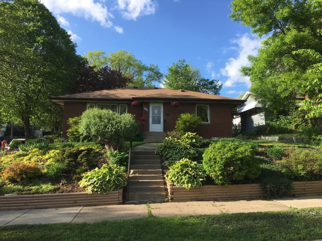 Property Photo: 625 36 1/2 Avenue NE MN 55418