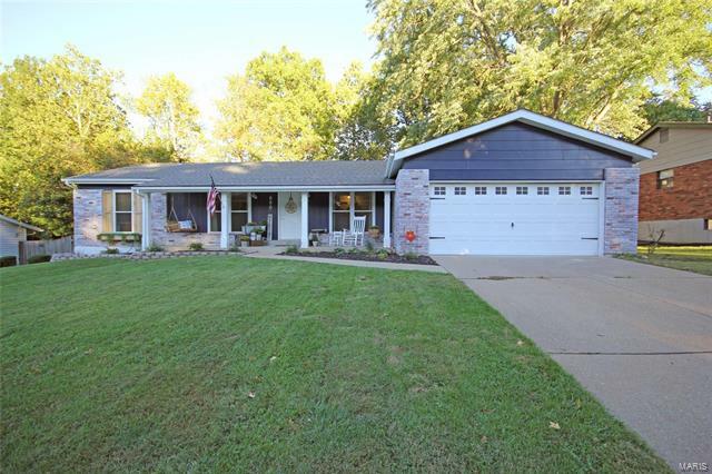 Property Photo: 680 Crowsnest Drive 63021