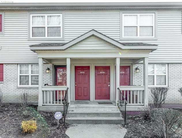 Property Photo: 9030 North Swan Circle 63144