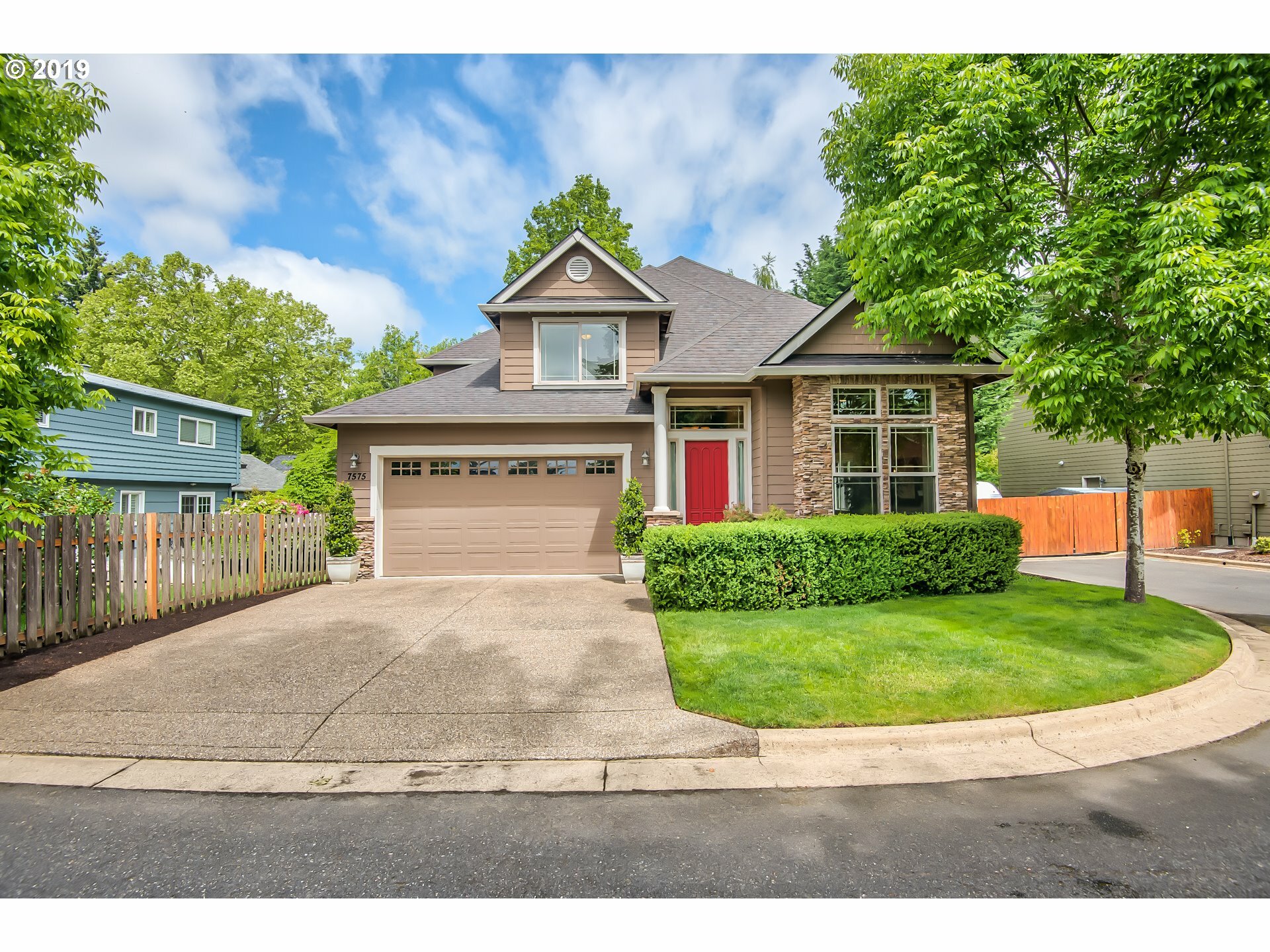 Property Photo: 7575 SW Damirs Ct OR 97223