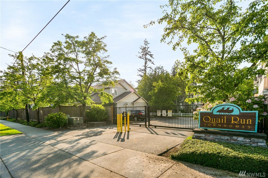 Property Photo:  10424 Holly Dr D  WA 98204 