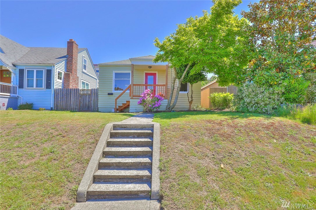 Property Photo: 3222 44th Ave SW WA 98116