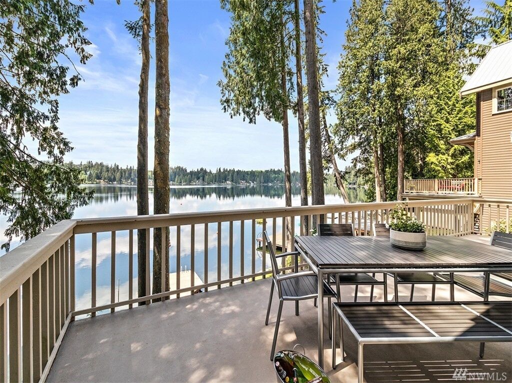 Property Photo: 504 S Tulloch Rd S WA 98290