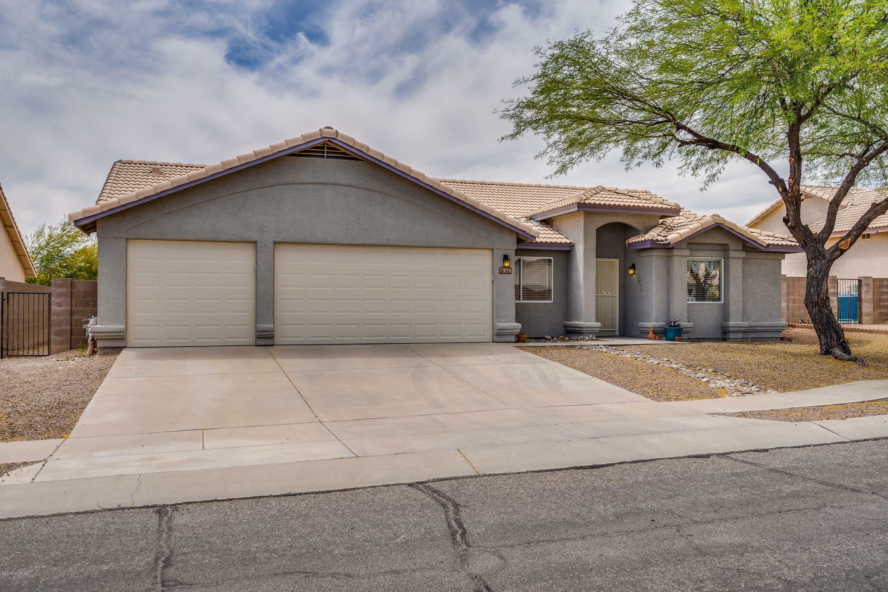 Property Photo:  7924 S Blue Creek Avenue  AZ 85747 