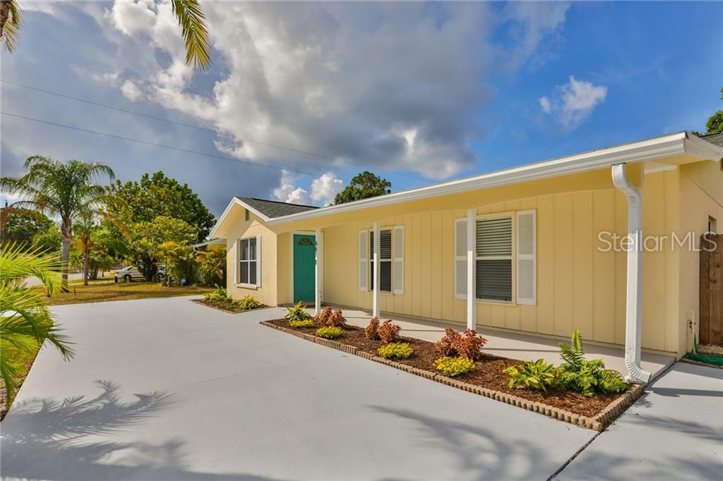 Property Photo: 6918 Friendship Drive FL 34241