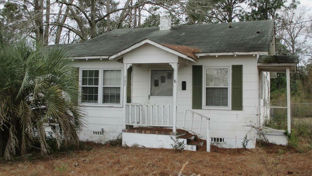 Property Photo:  207 N Jewel Street  SC 29809 