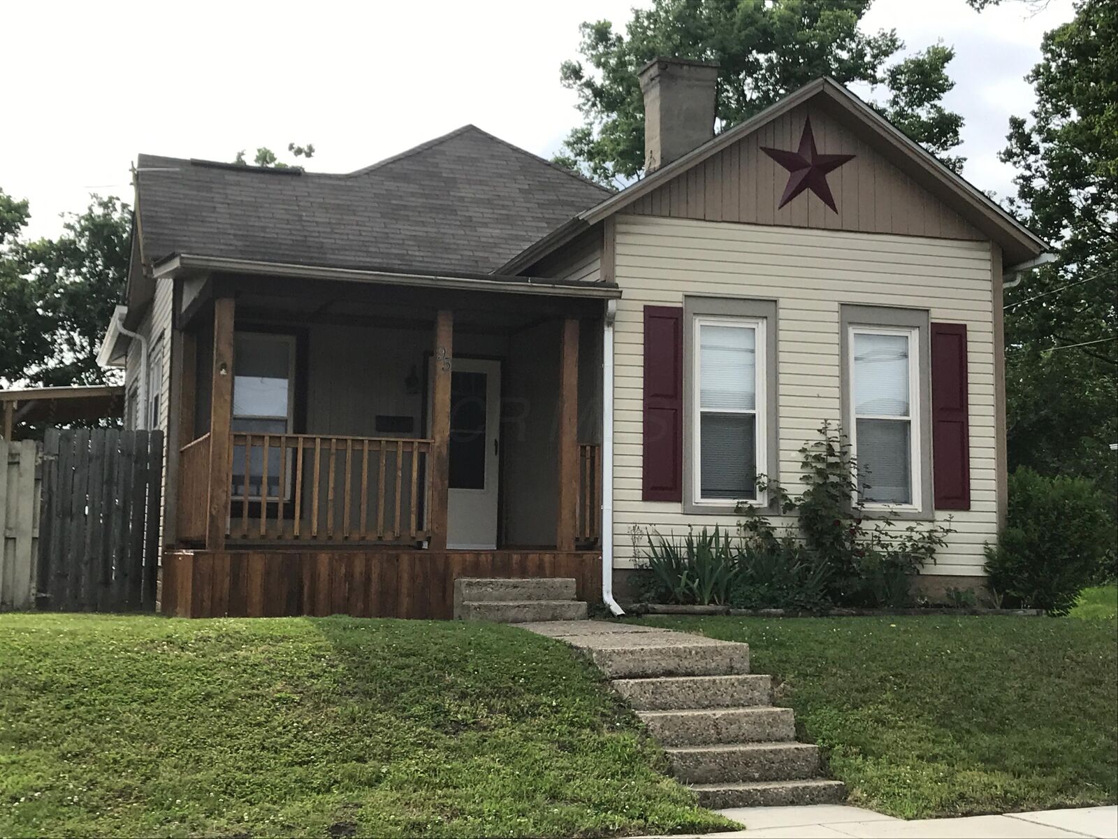 Property Photo: 95 N Buena Vista Street OH 43055