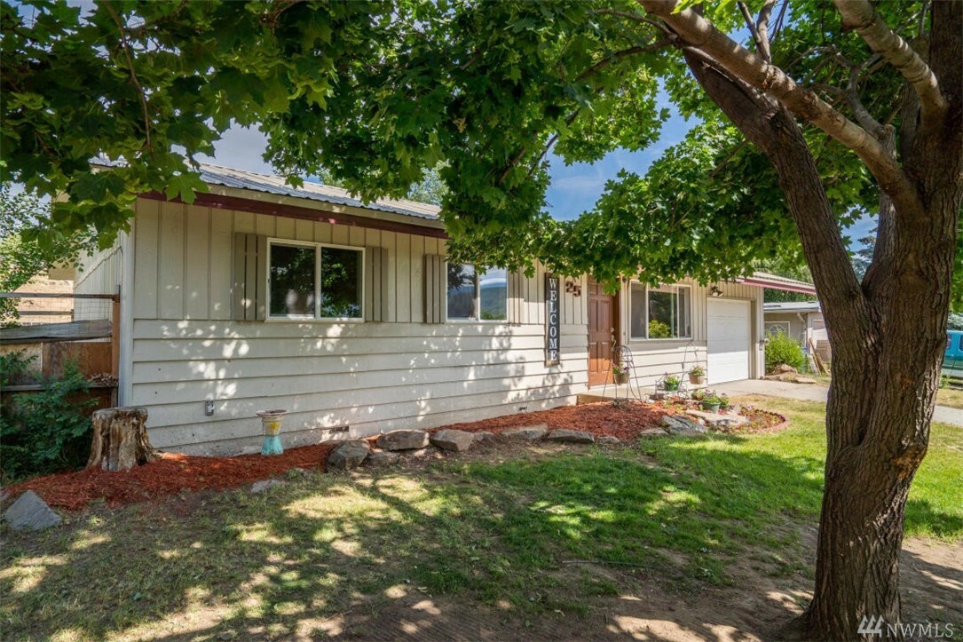 Property Photo: 25 S Lombard Ave WA 98802