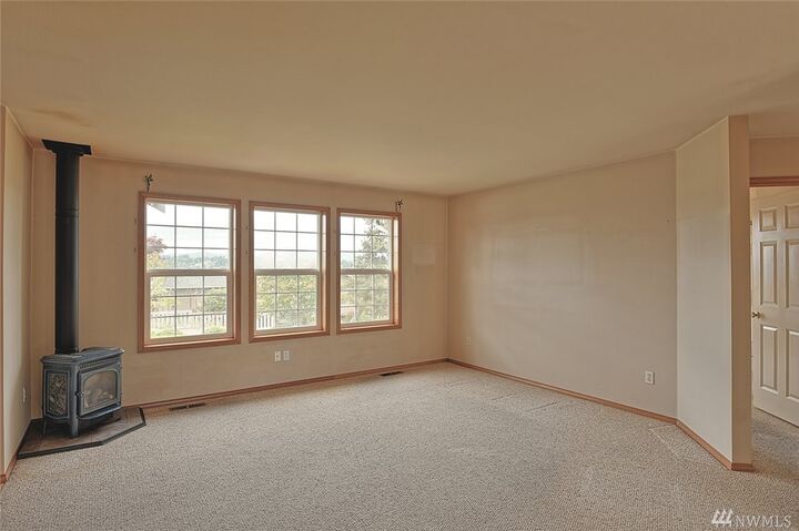 Property Photo:  528 101st Ave NE  WA 98258 