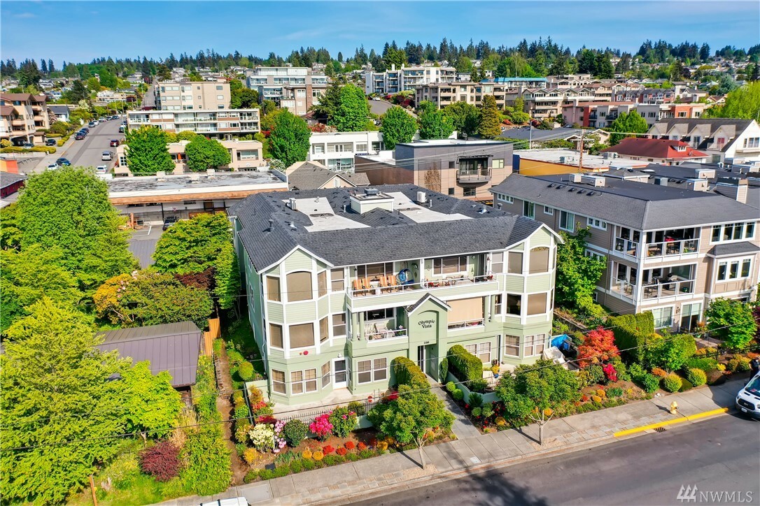 Property Photo: 239 4th Ave S 102 WA 98020