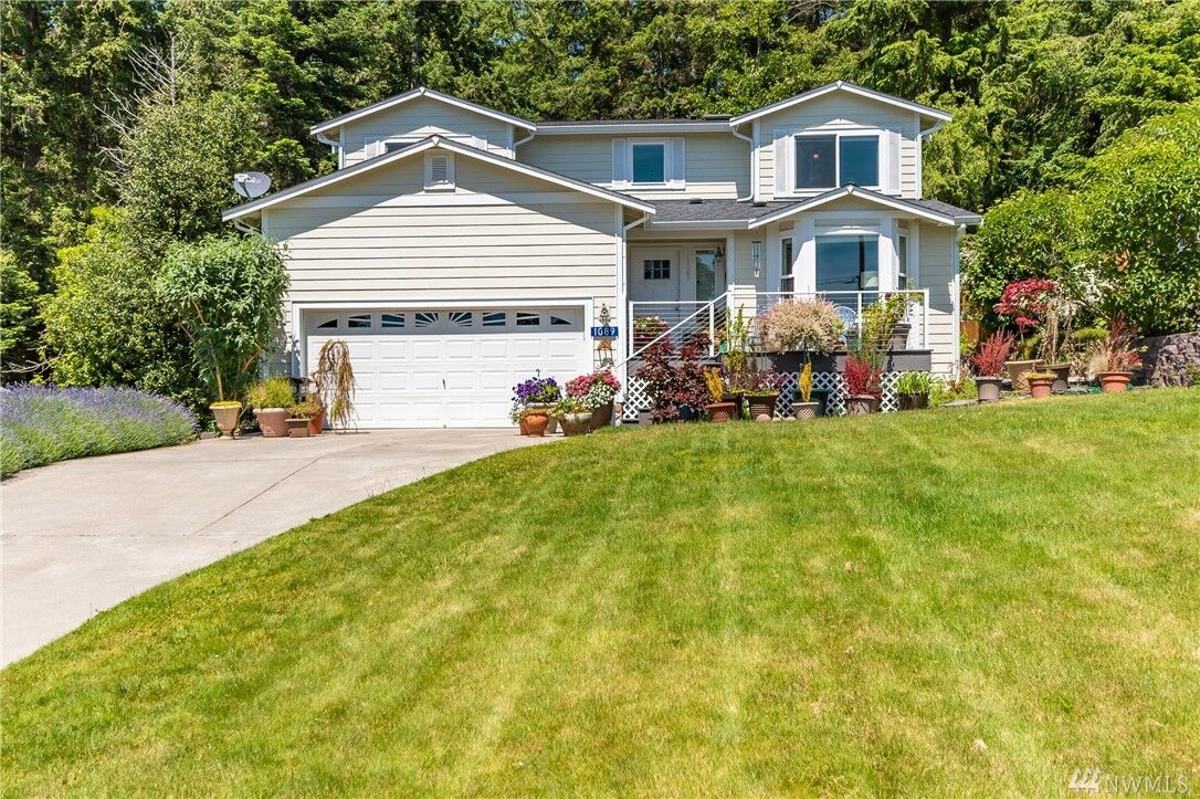 Property Photo:  1089 Halsey Dr  WA 98239 
