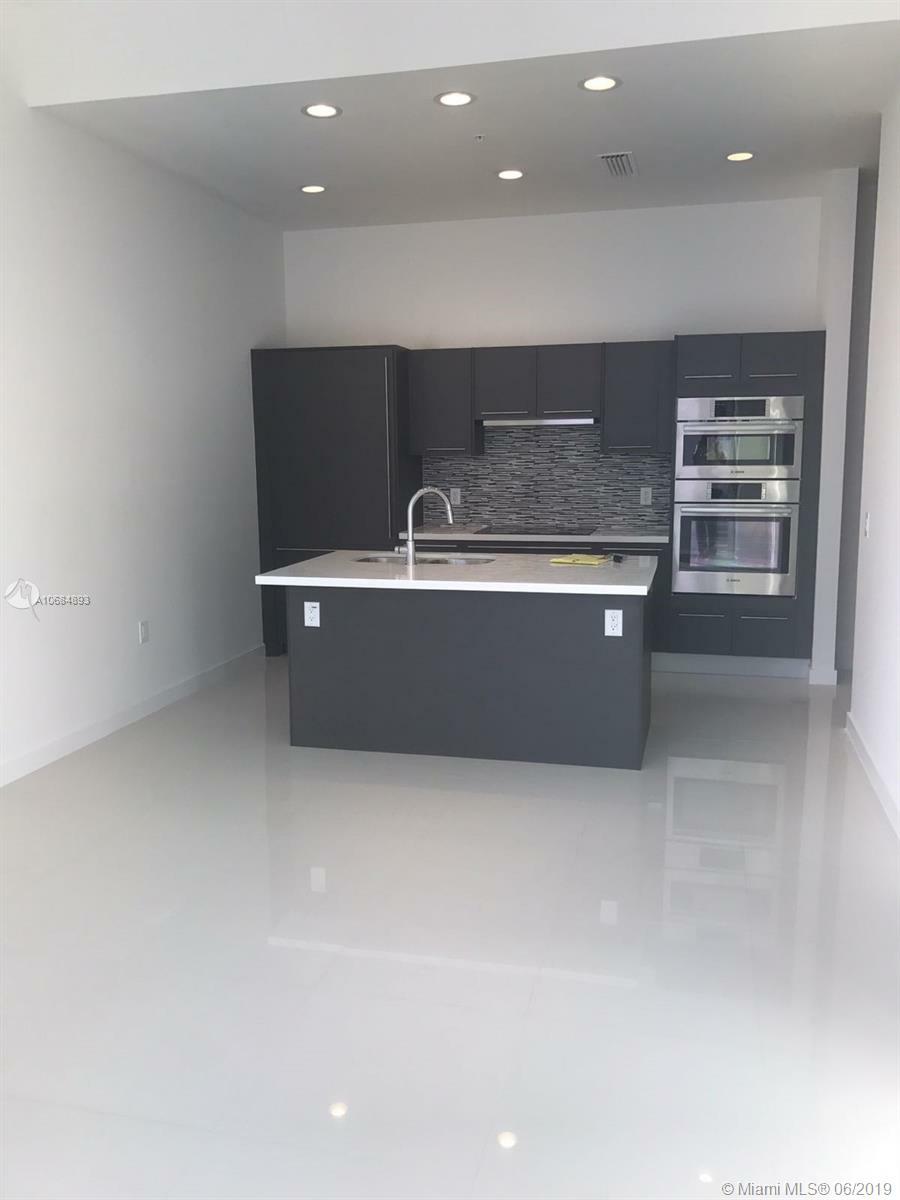 Property Photo: 7875 NW 107th Ave 819 FL 33178