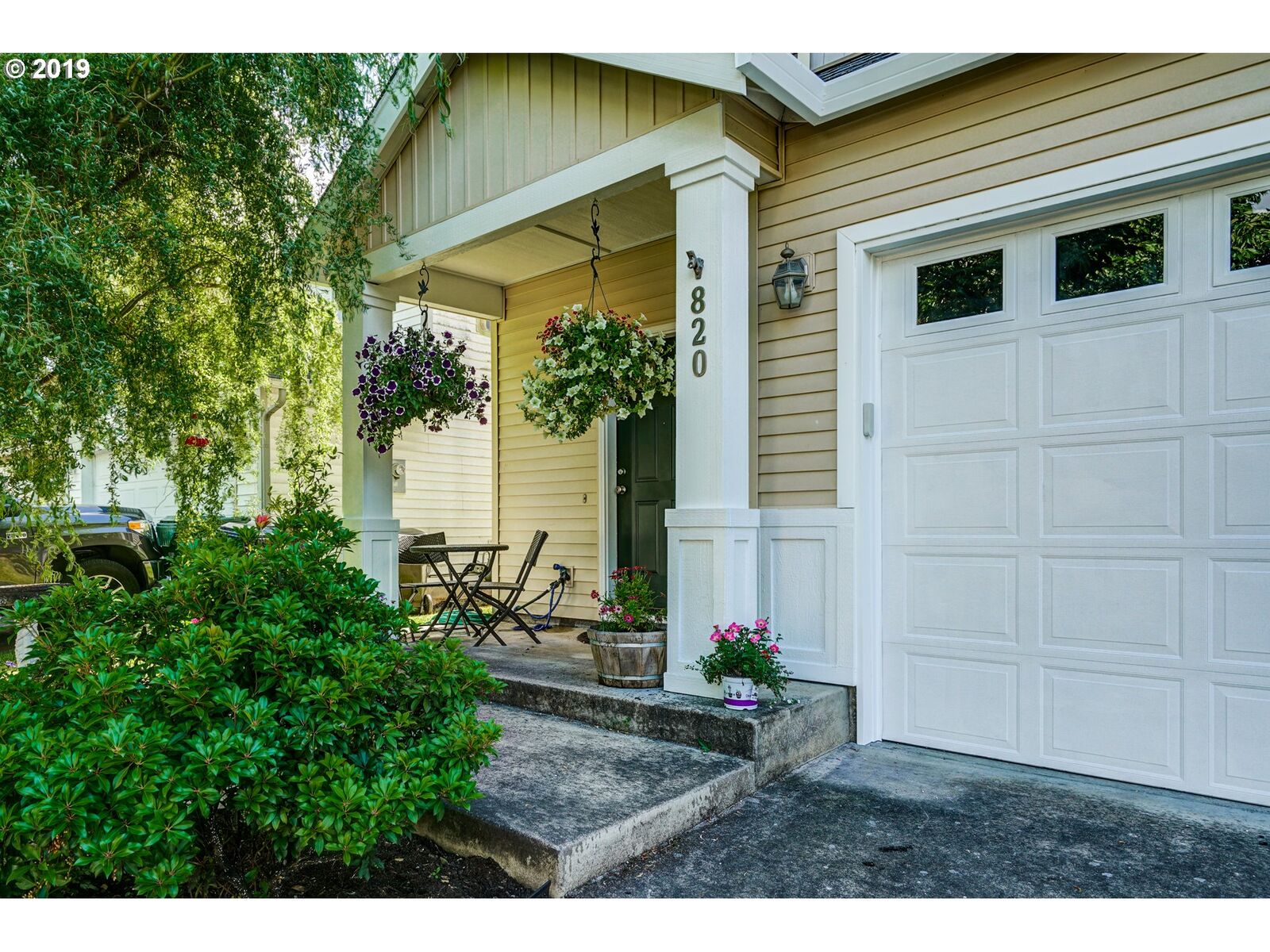 Property Photo: 820 Wild Rose Ct OR 97351