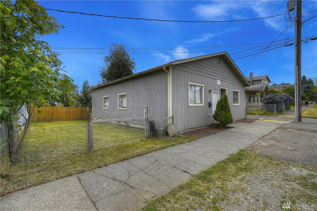 Property Photo:  1310 S 8th St  WA 98405 