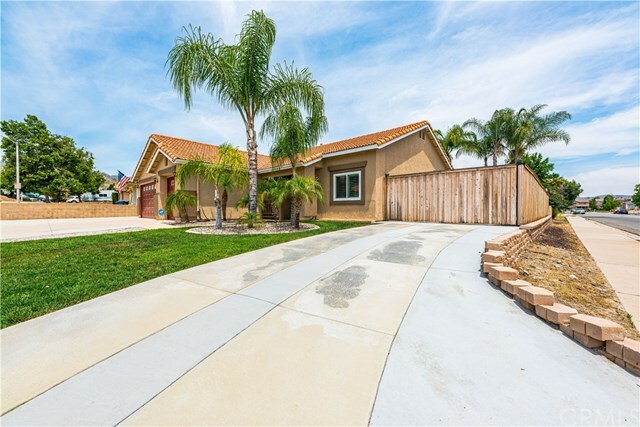 Property Photo:  16495 Kiwi Way  CA 92530 