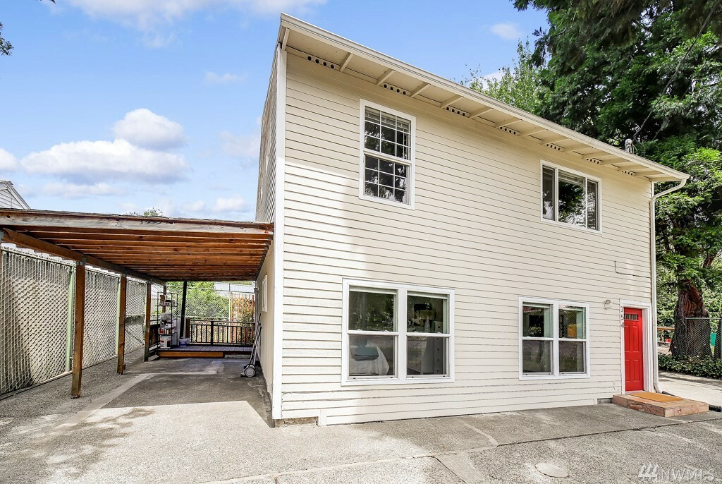 Property Photo:  754 S Rose St  WA 98108 