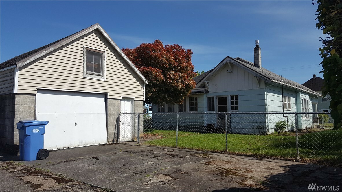 Property Photo:  277 SW Lewis St  WA 98532 